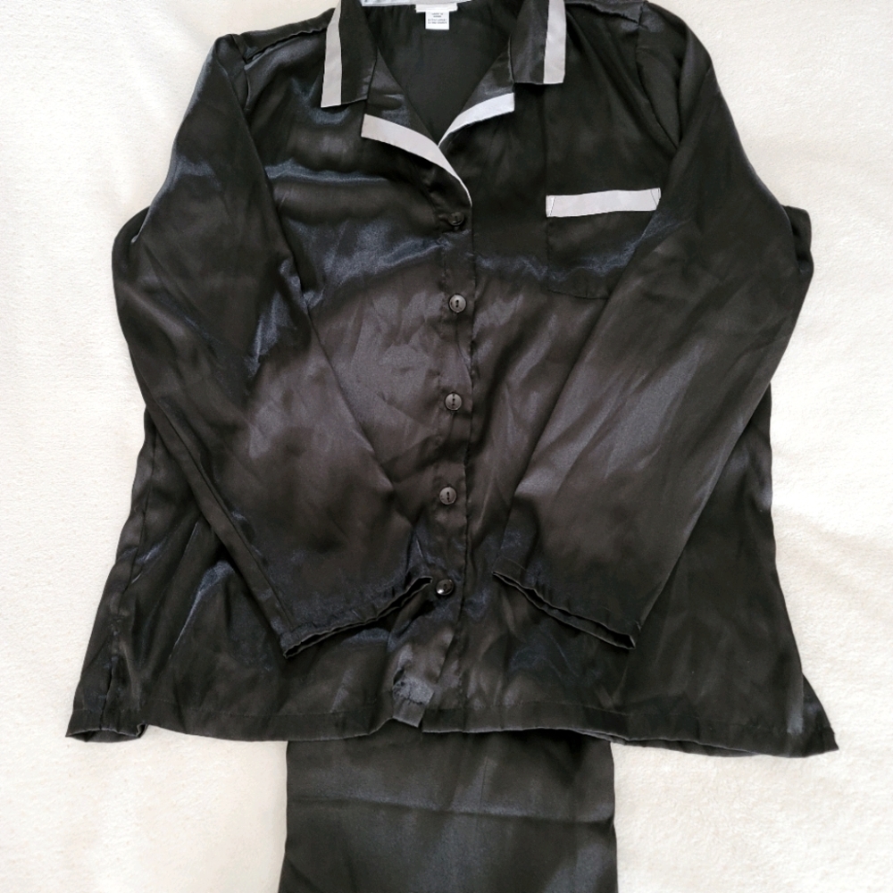 Jaclyn Smith Silky Black Pajama Loungeware Set